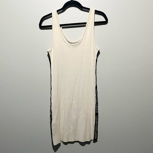 CALVIN KLEIN JEANS- NEW Beige/Cream Ribbed Mini Dress with Print on Size M - Picture 2 of 4